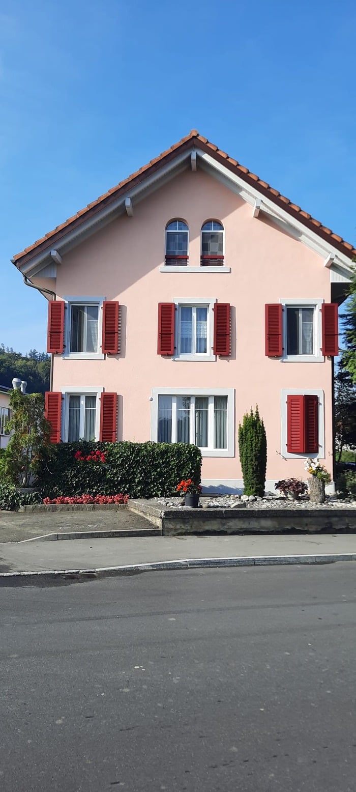 Rénovation de façade par Madéco Peinture dans le canton de Fribourg