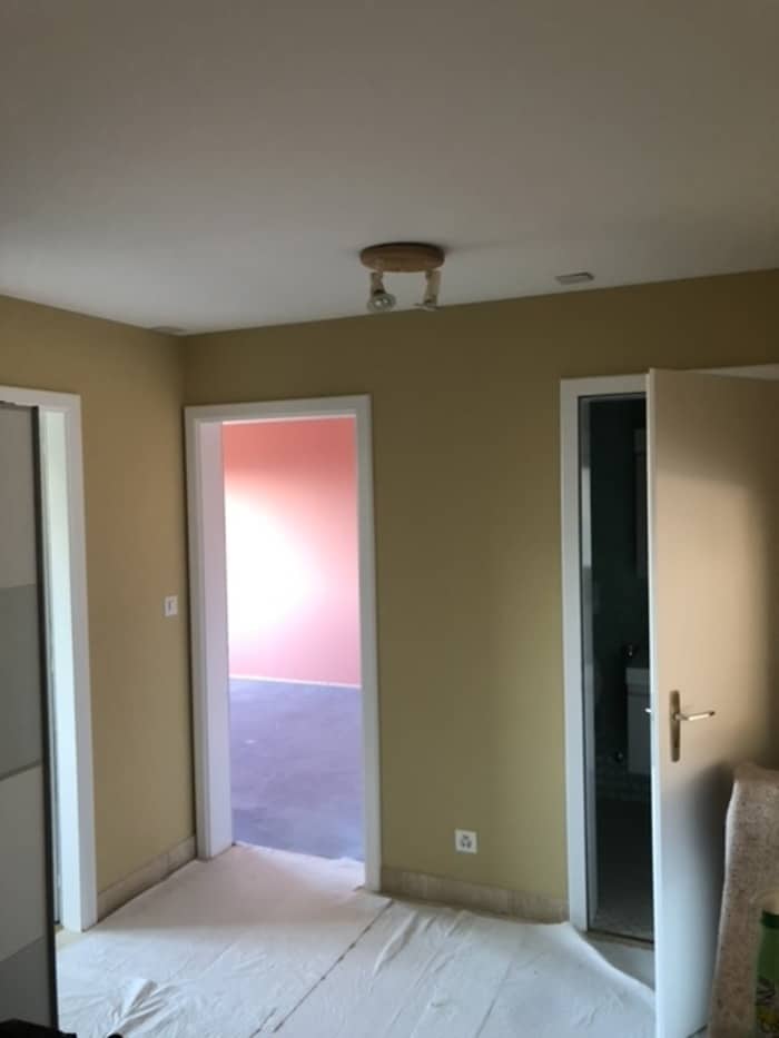 Mise en couleur de murs par Madéco Peinture à Fribourg